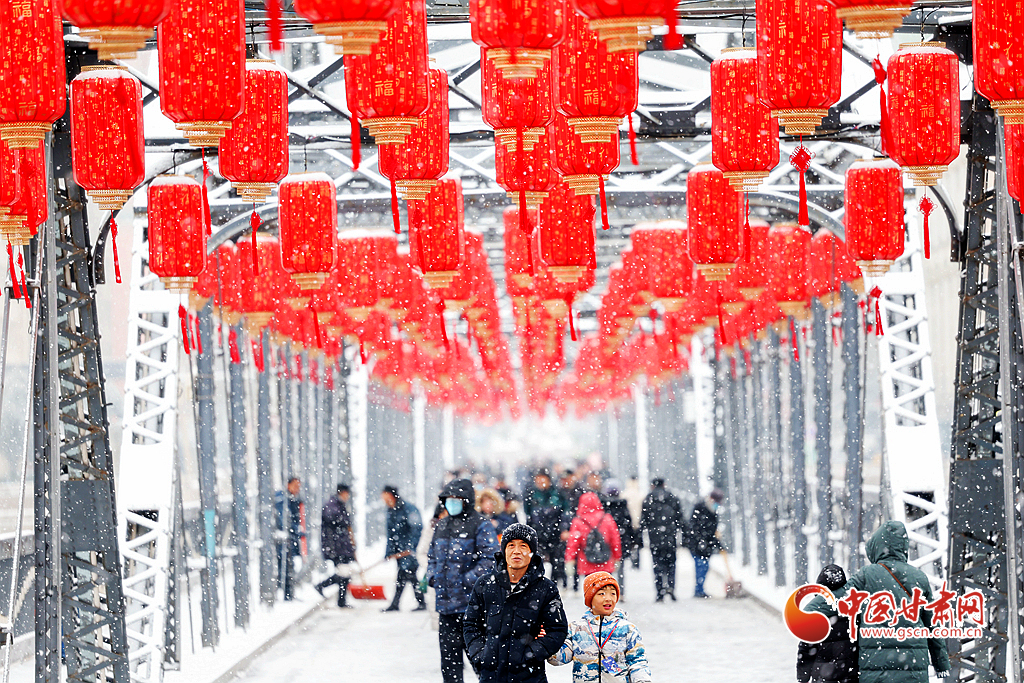 【新春走基層】甘肅蘭州：雪映燈籠年味濃 紅紅火火迎春節